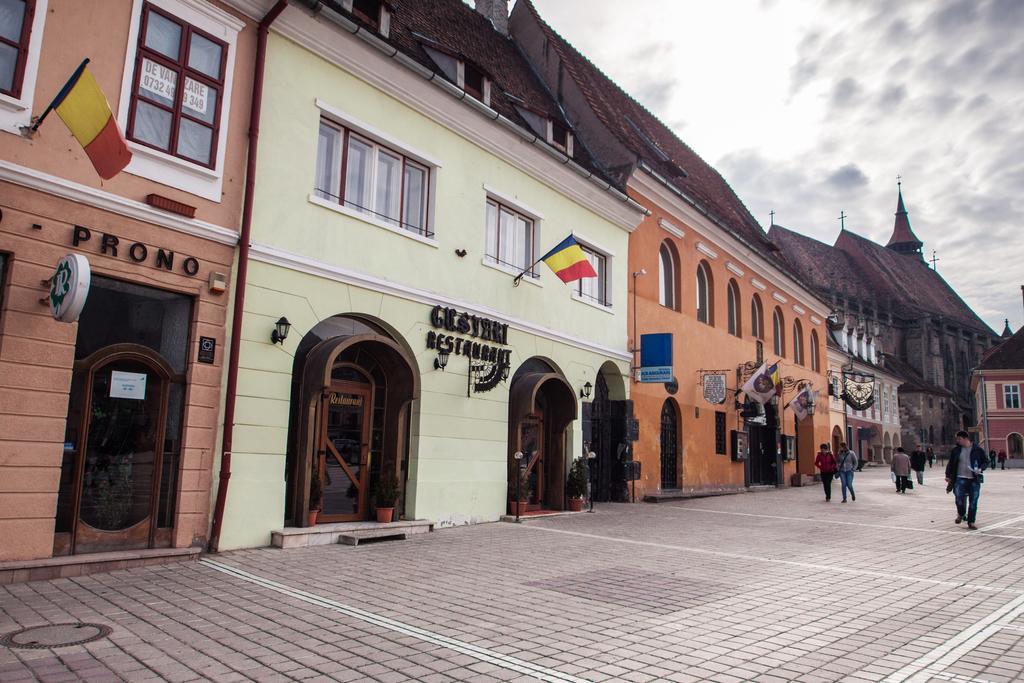 Residence Piata Sfatului Braşov Eksteriør billede