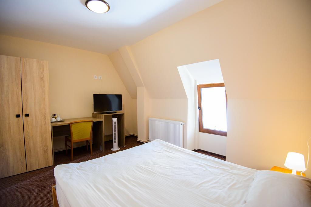 Residence Piata Sfatului Braşov Eksteriør billede